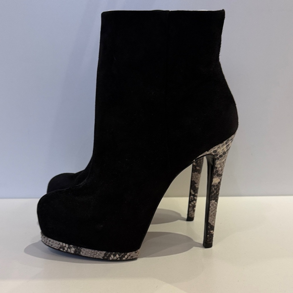 Pour La Victoire Black and Snake Print Heeled Boots